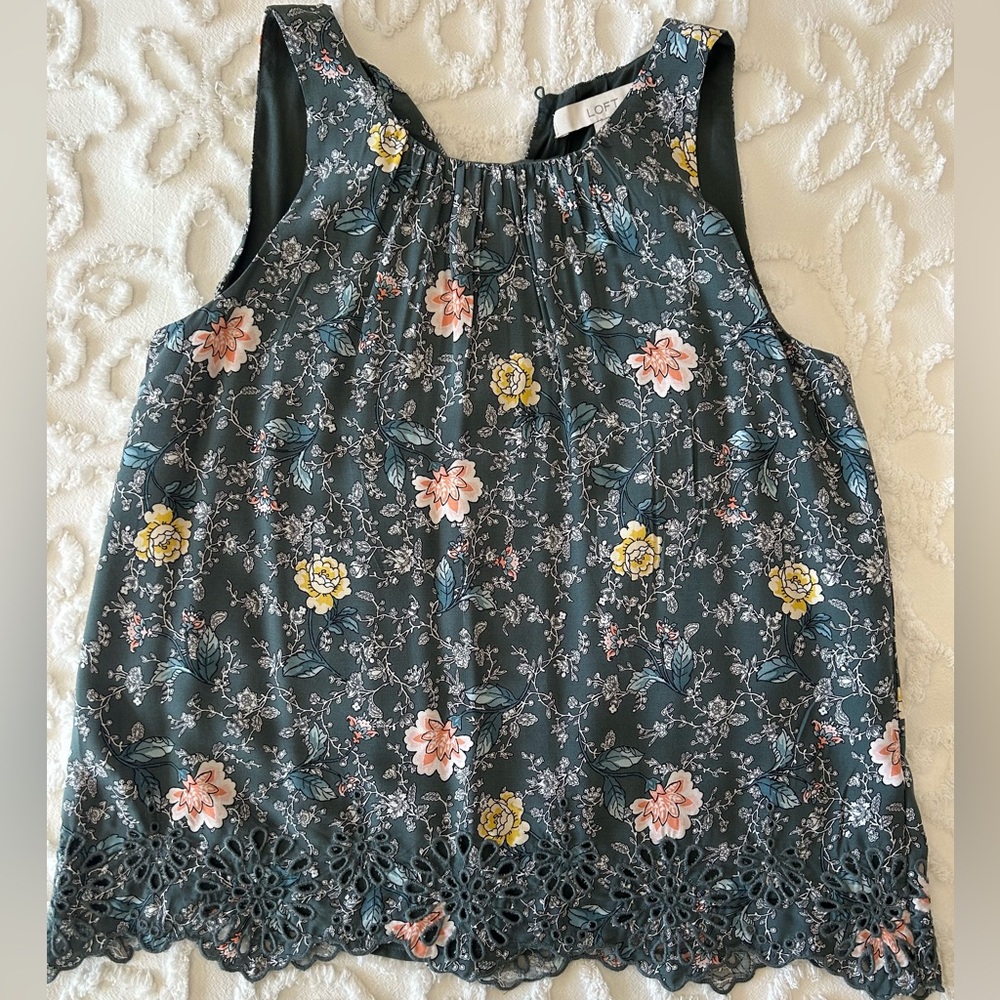 Loft sleeveless print top with lace detailing at hem, size S